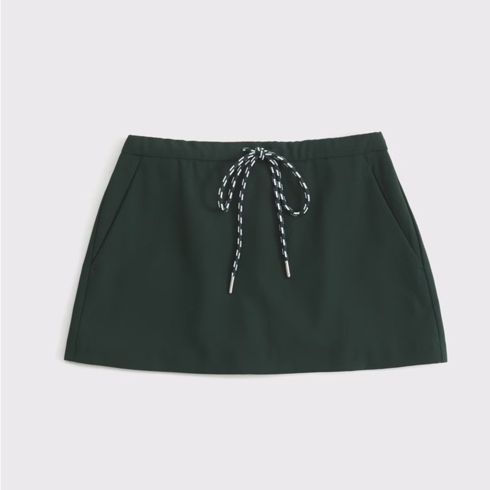 Abercrombie Vol. 28 Danzy Mid Rise Pull-On Mini Skort